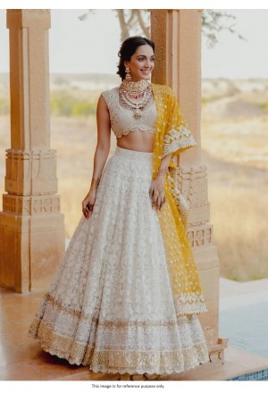 Bollywood Manish Malhotra Kiara advani white wedding lehenga
