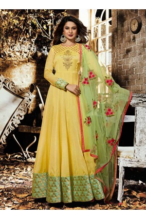Jazz Up Your Festive Look With These Breathtaking Yellow Indian Outfits |  Function dresses, Indian wedding outfits, Yellow indian outfit