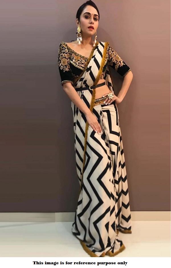 Yo or Hell No? Kiara Advani in a Black & White Striped Saree by JJ Valaya |  👗 LatestLY