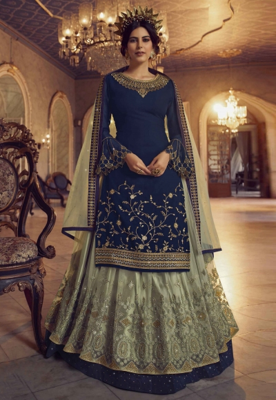 Shop Exquisite Embroidered Velvet Lehenga for a Glamorous Wedding Look